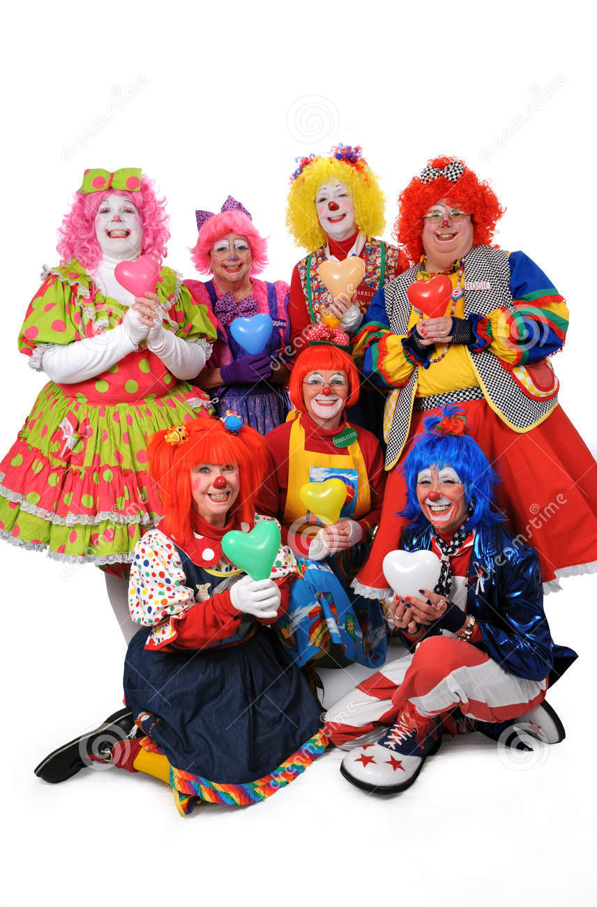 clowns holding hearts 5547105 1